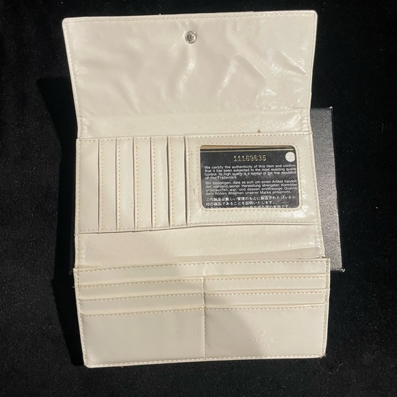 USED! CHANEL wallet. Lightly used does have markings on back. - Picture 4 of 4